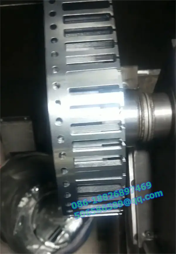 Poinçonneuse et bobineuse pour noyaux de stator à flux axial